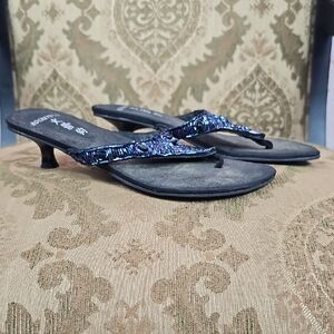 4/$20 Rocket Dog Black and Blue Heels with Sophisticated Design